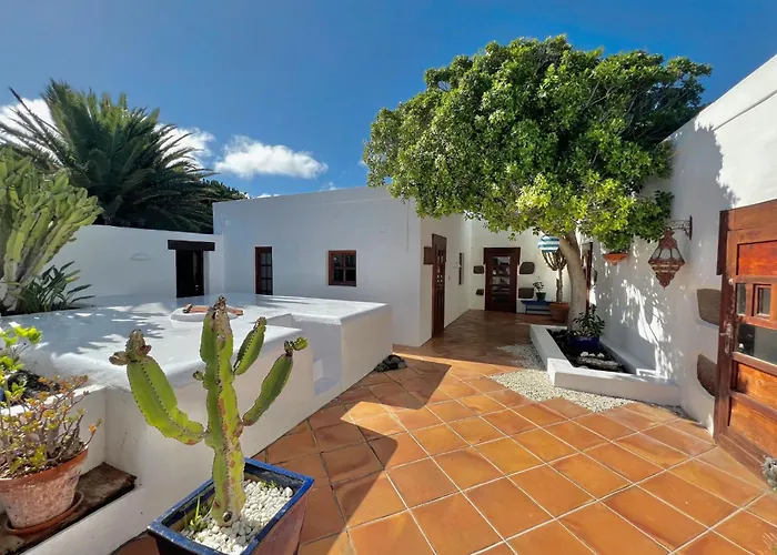 Casa Hibisco Mit Schoenem Garten By Interhome * Uga