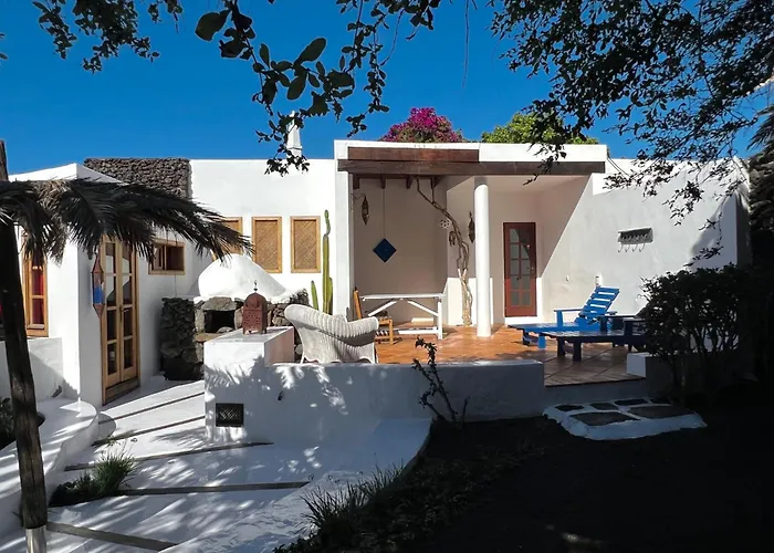 Casa Hibisco Mit Schoenem Garten By Interhome * Uga