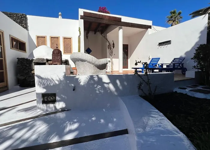 Casa Hibisco Mit Schoenem Garten By Interhome Uga