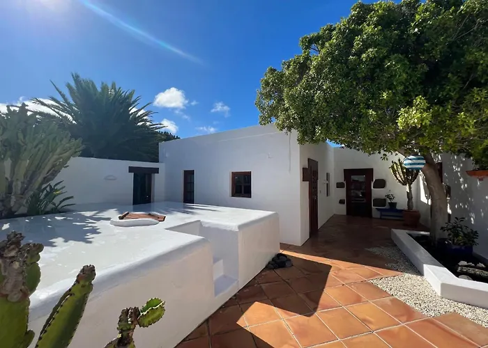 Apartment Casa Hibisco Mit Schoenem Garten By Interhome Uga