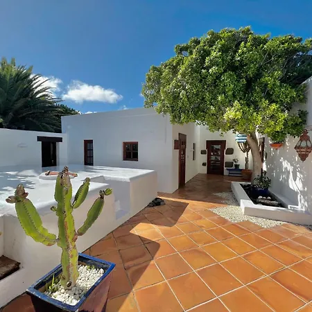 Casa Hibisco Mit Schoenem Garten By Interhome * Uga